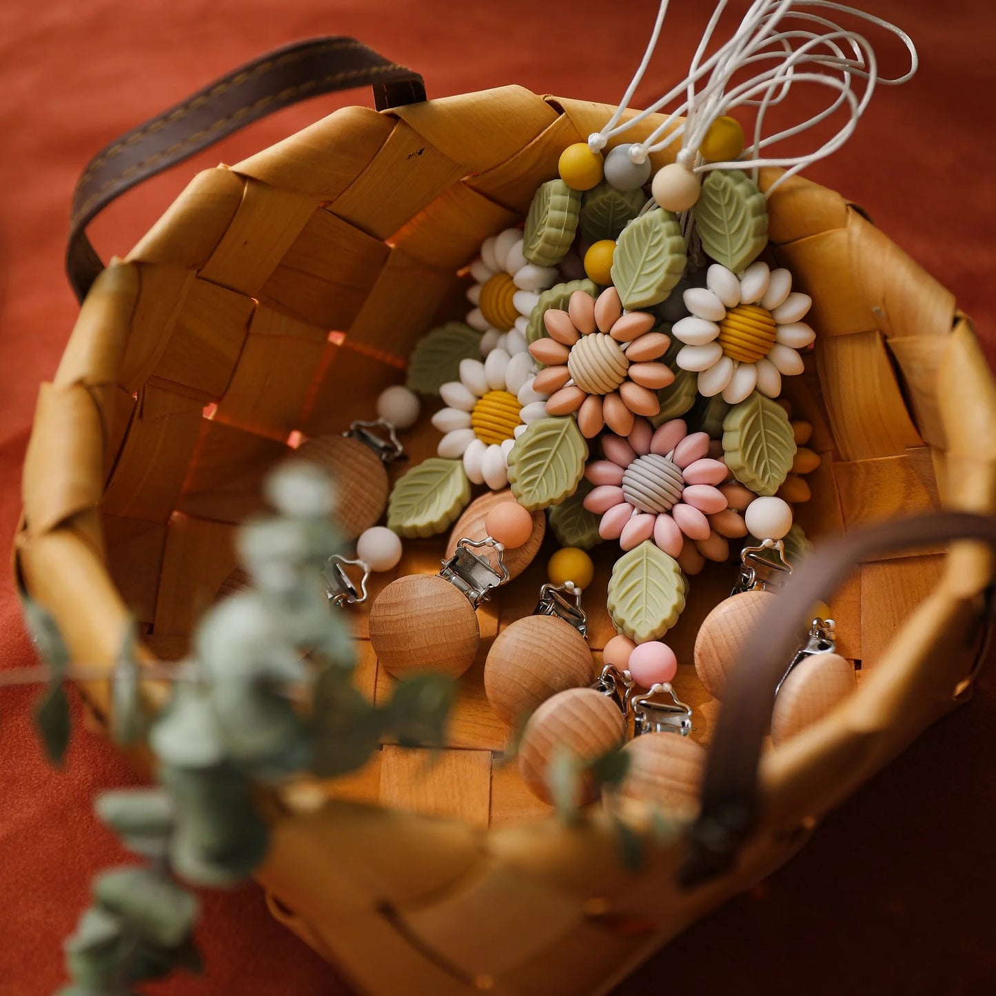 Cadena de Chupete de Silicona y Madera – Diseño Floral