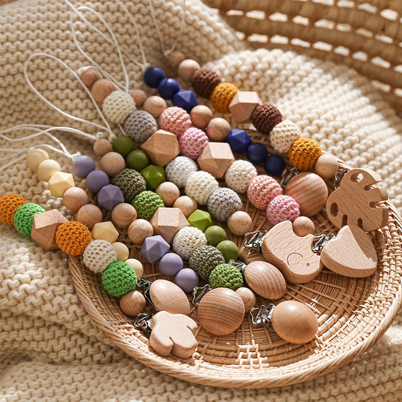 Cadena de Chupete de Silicona y Madera – Diseño Floral