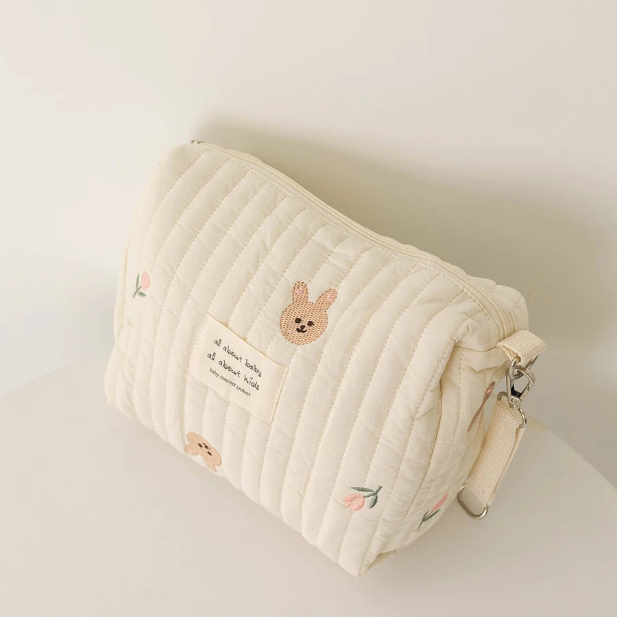 Bolsa de pañales bordada con estampado floral