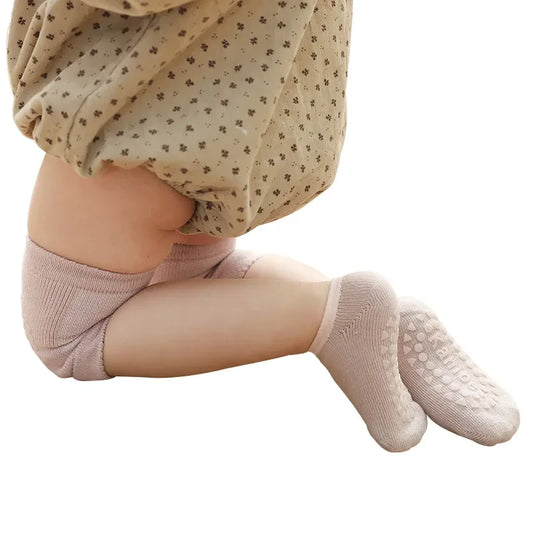 Conjunto de calcetines y rodilleras para bebé