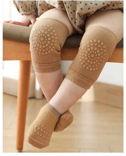 Conjunto de calcetines y rodilleras para bebé