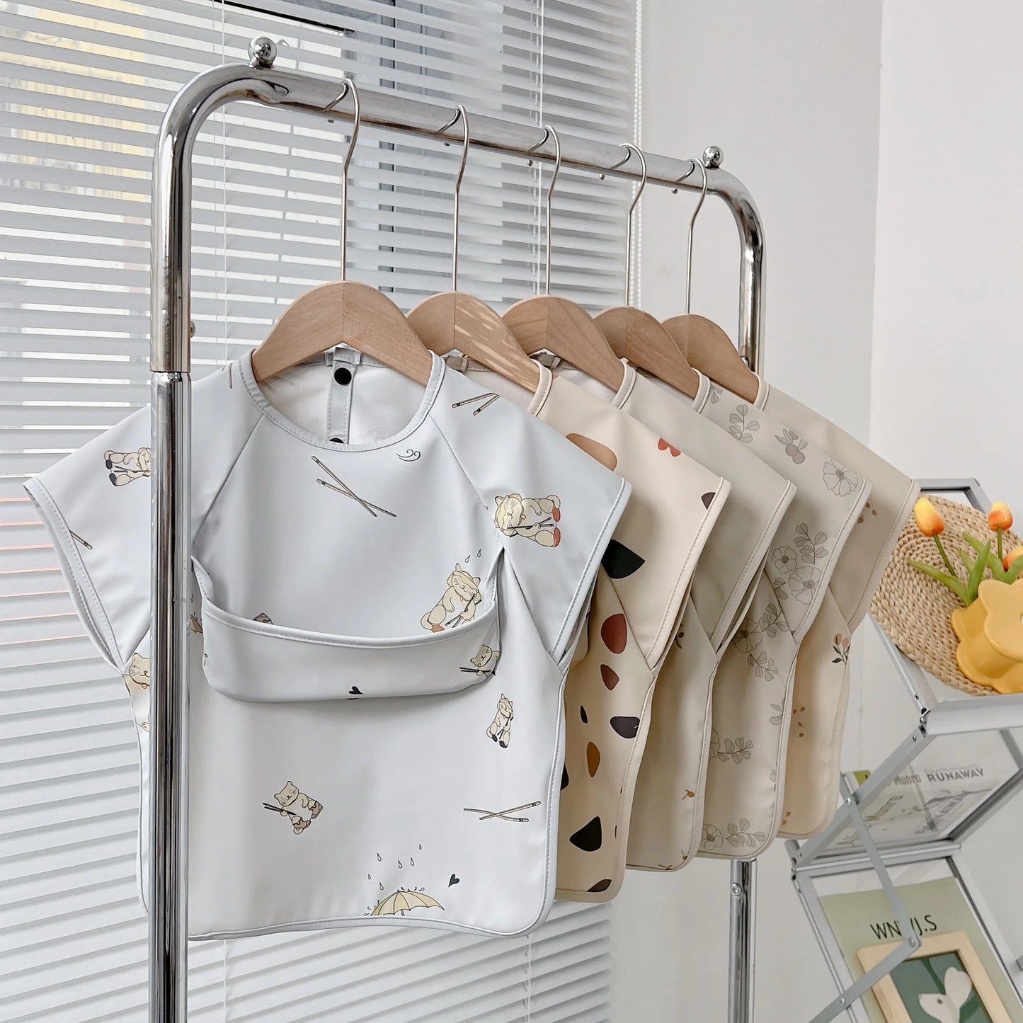 Babero Impermeable de Manga Corta (PU) – Animales