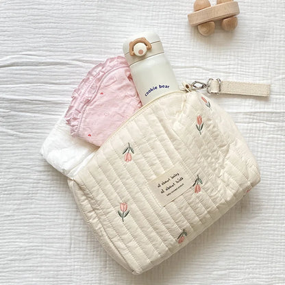 Bolsa de pañales bordada con estampado floral